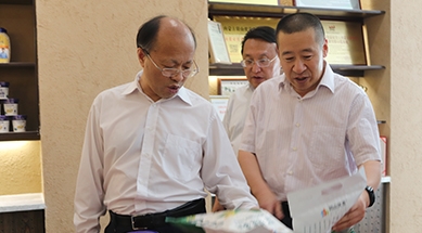 內(nèi)蒙古自治區(qū)政協(xié)黨組書記、主席李秀領(lǐng)考察、調(diào)研我公司